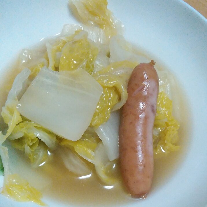 ウインナーと白菜のコンソメスープ